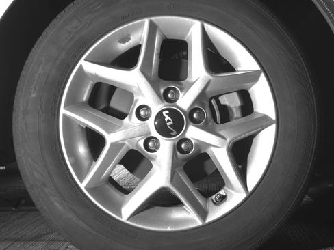 Used 2025 Kia Soul LX w/ LX Technology Package image 13