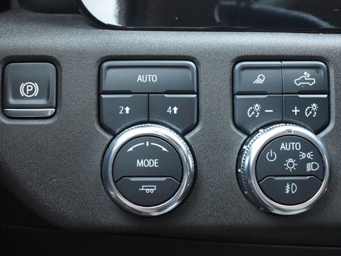 Used 2025 GMC Sierra 1500 SLT AWD/4WD image 18