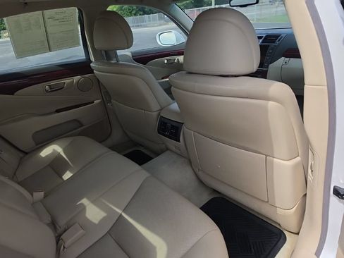 Used 2012 Lexus LS 460 w/ Comfort Pkg RWD image 30