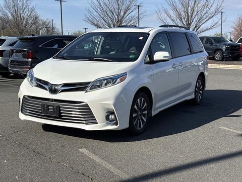 Used 2020 Toyota Sienna Limited Premium image 5