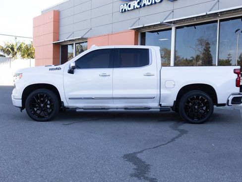 Used 2023 Chevrolet Silverado 1500 High Country w/ Technology Package AWD/4WD image 8