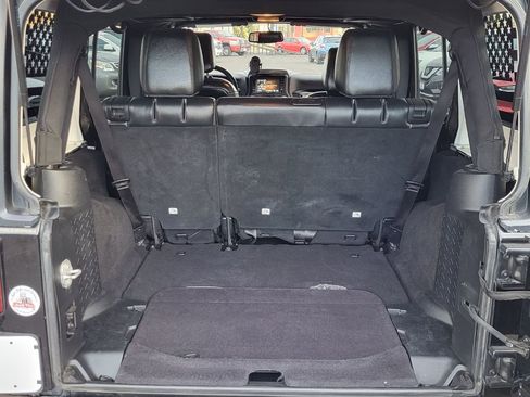 Used 2016 Jeep Wrangler Unlimited Sahara image 25