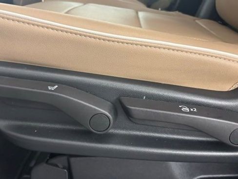 Used 2024 Chevrolet Suburban Premier image 16