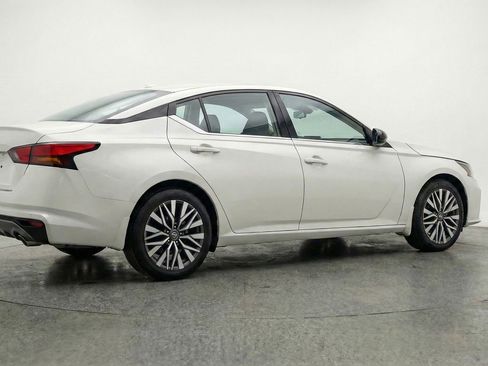 Used 2025 Nissan Altima 2.5 SV image 9