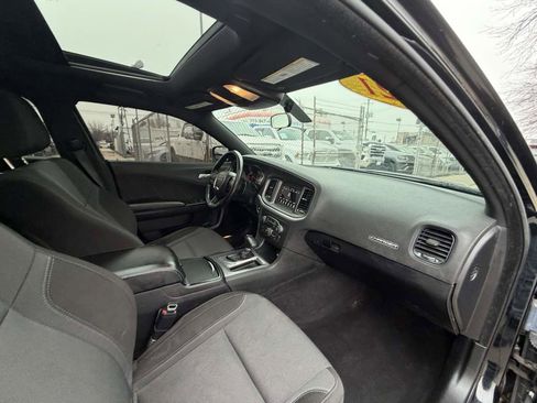 Used 2021 Dodge Charger SXT w/ Blacktop Package image 25