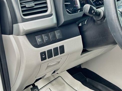 Used 2019 Toyota Highlander XLE AWD/4WD image 7