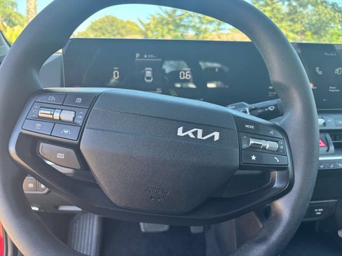 Used 2025 Kia K4 FWD image 28