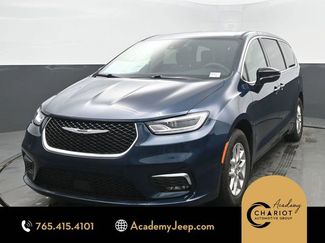 Used 2025 Chrysler Pacifica Select video 1