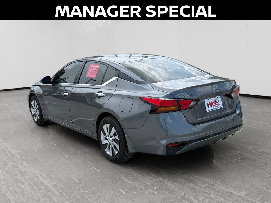 Used 2025 Nissan Altima 2.5 S FWD image 3
