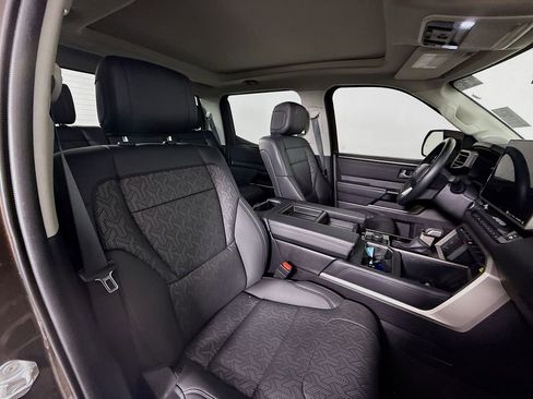 Used 2024 Toyota Tundra Limited image 29