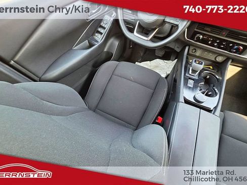 Used 2024 Nissan Rogue S AWD/4WD image 10
