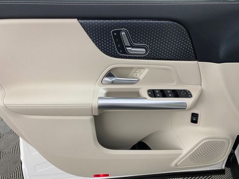 New 2025 Mercedes-Benz GLA 250 4MATIC image 11