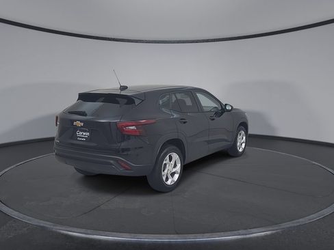 Used 2026 Chevrolet Trax LS w/ LS Convenience Package FWD image 16