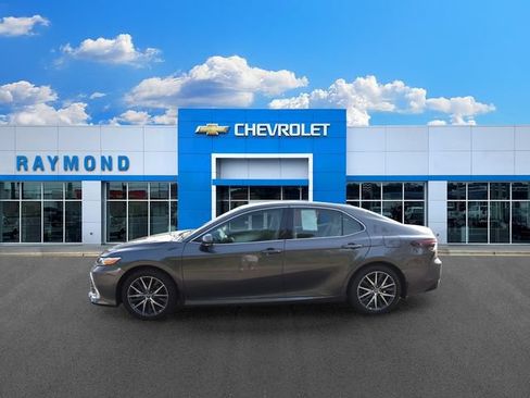 Used 2024 Toyota Camry XLE w/ Navigation Package FWD image 6