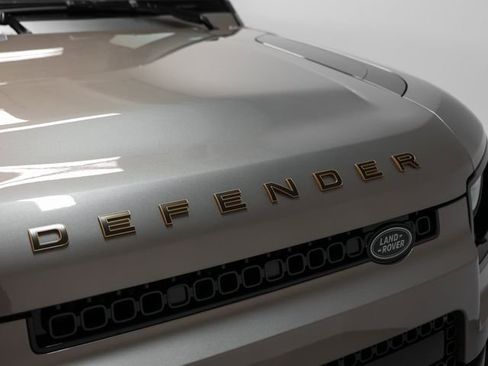 Certified 2025 Land Rover Defender 110 image 15