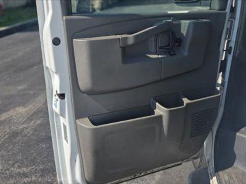 Used 2017 GMC Savana 2500 RWD image 11