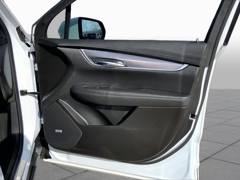 Certified 2024 Cadillac XT6 Luxury FWD image 23