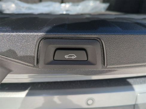 New 2026 BMW X5 M60i w/ Climate Comfort Package image 25