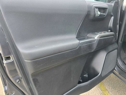 Used 2021 Toyota Tacoma TRD Sport w/ Technology Package image 23