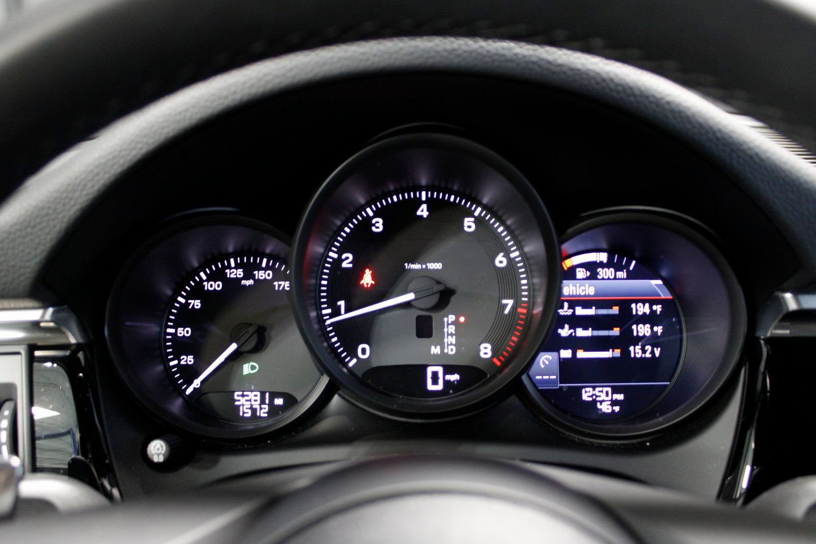 Certified 2025 Porsche Macan AWD/4WD image 31