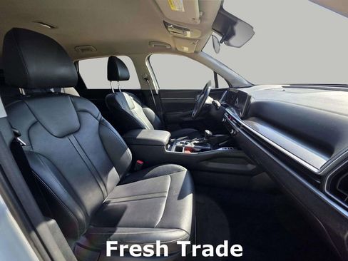 Used 2024 Kia Sorento S image 11