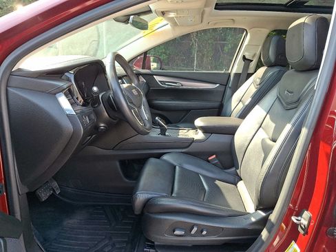 Used 2017 Cadillac XT5 Luxury w/ Driver Awareness Package AWD/4WD image 14