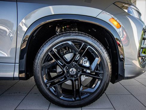 New 2026 Volkswagen Tiguan SE R-Line image 5