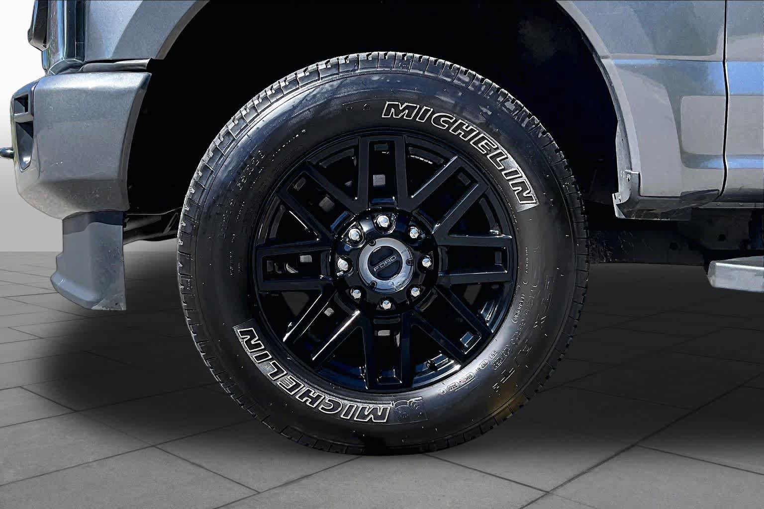 Used 2022 Ford F250 Lariat w/ Black Appearance Package AWD/4WD image 10