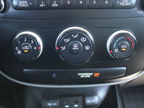 Used 2014 Kia Soul FWD image 35