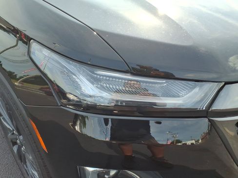 Used 2023 Chevrolet Traverse RS AWD/4WD image 9