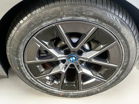 Used 2023 BMW i4 eDrive35 w/ Premium Package RWD image 11