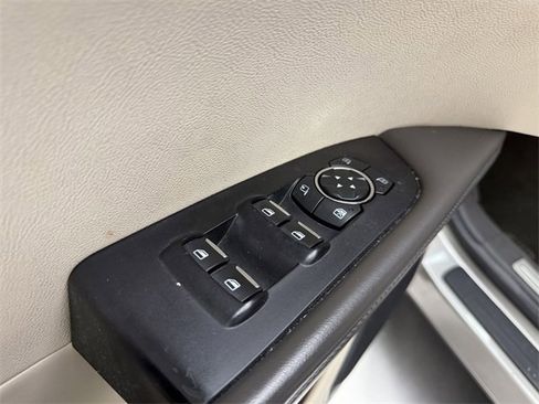 Used 2017 Lincoln MKX Reserve w/ Lincoln MKX Climate Package image 11