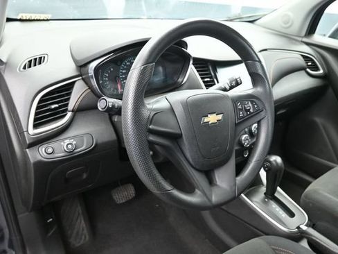 Used 2017 Chevrolet Trax LS FWD image 23