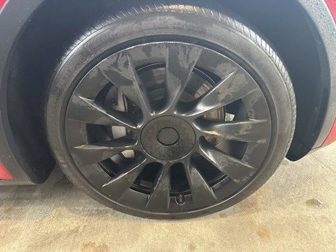 Used 2022 Tesla Model Y Long Range image 8