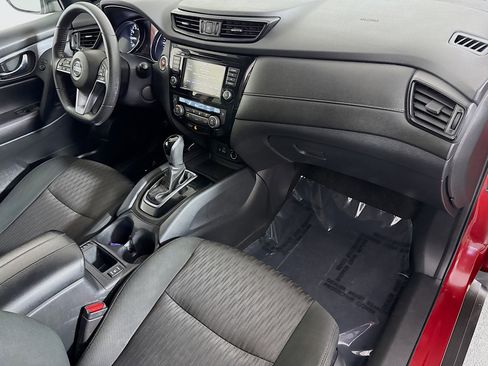 Used 2020 Nissan Rogue SV image 30