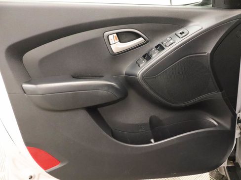 Used 2013 Hyundai Tucson GL FWD image 16