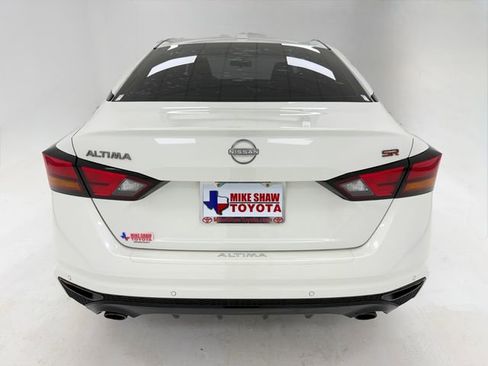 Used 2024 Nissan Altima 2.5 SR FWD image 39
