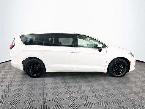 Certified 2023 Chrysler Voyager LX FWD image 13
