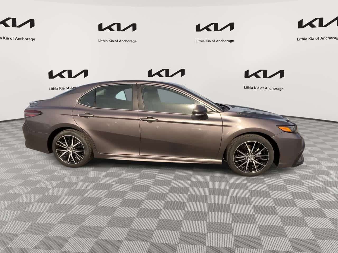 Used 2023 Toyota Camry SE FWD image 9