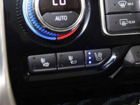 Used 2021 GMC Yukon XL Denali w/ Advanced Technology Package image 8