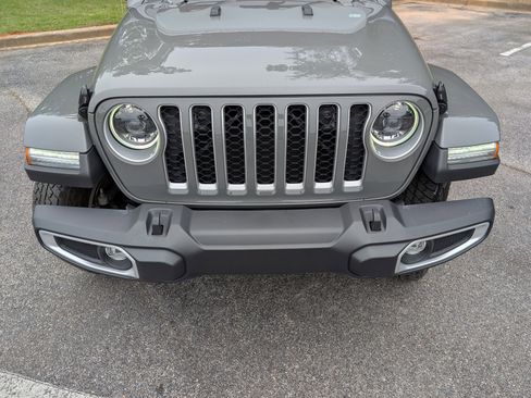 Used 2023 Jeep Gladiator Overland w/ LED Lighting Group AWD/4WD image 12
