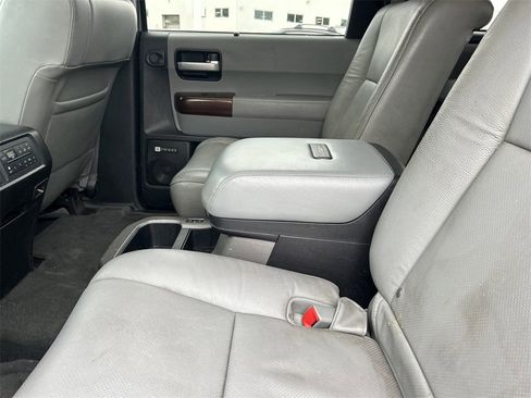 Used 2015 Toyota Sequoia Platinum image 17