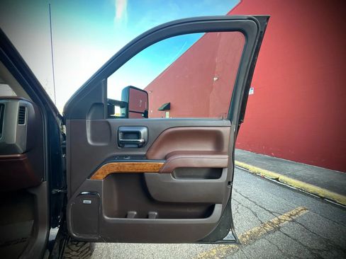 Used 2015 Chevrolet Silverado 2500 High Country w/ Duramax Plus Package AWD/4WD image 27