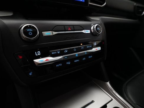 Used 2020 Ford Explorer XLT w/ Equipment Group 202A AWD/4WD image 21