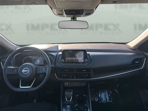 Used 2023 Nissan Rogue S image 11
