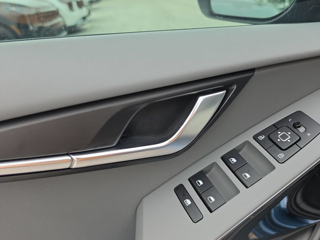 New 2026 Kia Niro EX FWD image 18