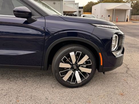 New 2026 Mitsubishi Outlander SE image 12