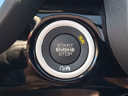 Used 2025 RAM 1500 Laramie AWD/4WD image 23