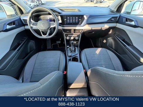 Certified 2023 Volkswagen Taos SE w/ Panoramic Sunroof Package image 15