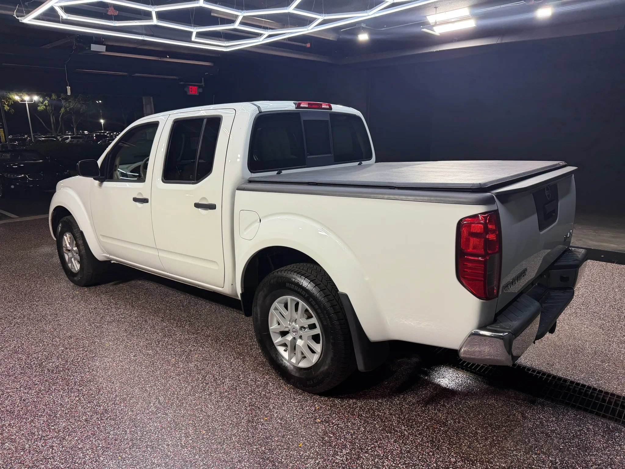 Used 2018 Nissan Frontier SV AWD/4WD image 5